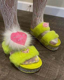 Nadezhda Tolokonnikova feet photo 15