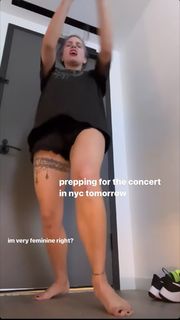 Nadezhda Tolokonnikova feet photo 14