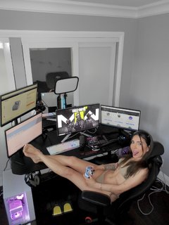 Nadia Amine feet photo thumbnail