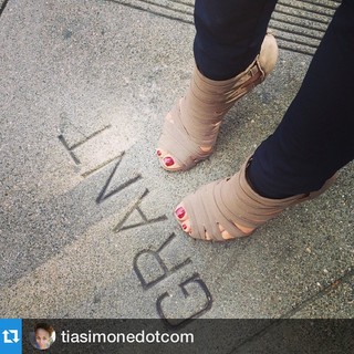 Nadia Bjorlin feet photo thumbnail