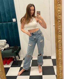 Nadia Dlugosz feet photo thumbnail