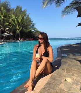 Nadia Dlugosz feet photo thumbnail