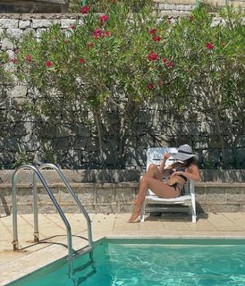 Nadia Dlugosz feet photo thumbnail