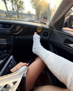 Nadia Dlugosz feet photo thumbnail