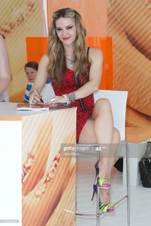 Nadia G. feet photo 3