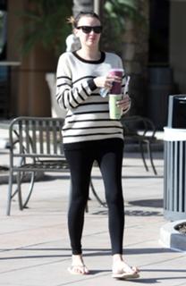 Nadine Coyle feet photo 9