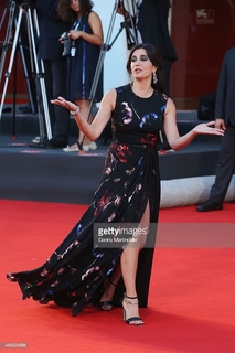 Nadine Labaki feet photo 17