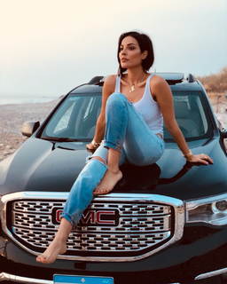 Nadine Nassib Njeim feet photo thumbnail