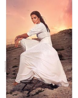 Nadine Nassib Njeim feet photo thumbnail