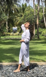 Nadine Nassib Njeim feet photo thumbnail