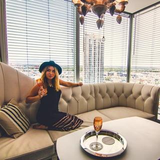 Nadine Sykora feet photo thumbnail