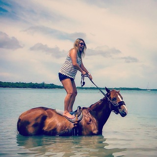 Nadine Sykora feet photo thumbnail