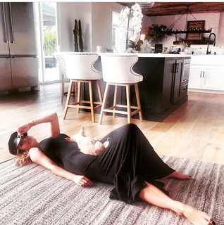 Nadine Velazquez feet photo thumbnail
