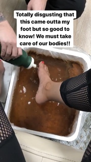 Nadine Velazquez feet photo thumbnail
