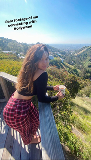 Nadine Velazquez feet photo thumbnail