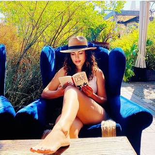 Nadine Velazquez feet photo thumbnail