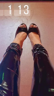 Nadine Velazquez feet photo thumbnail