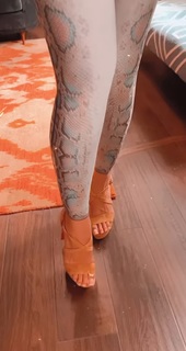 Nadine Velazquez feet photo thumbnail