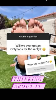 Nadine Velazquez feet photo thumbnail