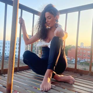 Nadine Velazquez feet photo thumbnail