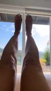 Nadine Velazquez feet photo thumbnail