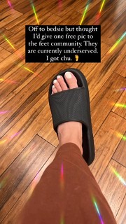 Nadine Velazquez feet photo thumbnail