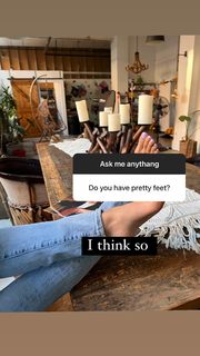 Nadine Velazquez feet photo thumbnail