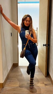 Nadine Velazquez feet photo thumbnail