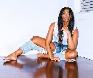 Nafessa Williams feet photo thumbnail