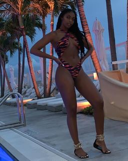 Nafessa Williams feet photo thumbnail