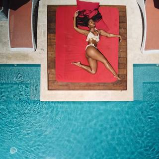 Nafessa Williams feet photo thumbnail