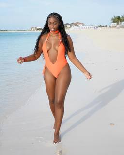 Nafessa Williams feet photo thumbnail