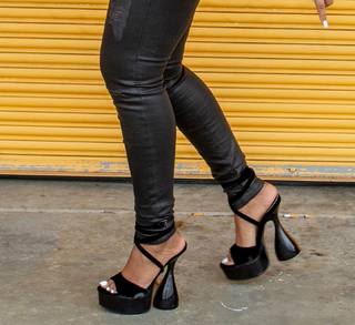 Nafessa Williams feet photo thumbnail