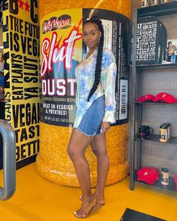 Nafessa Williams feet photo thumbnail