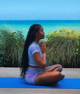 Nafessa Williams feet photo thumbnail