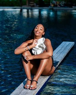 Nafessa Williams feet photo thumbnail