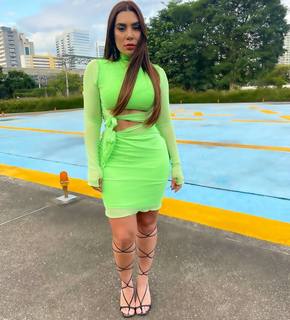 Naiara Azevedo feet photo 2