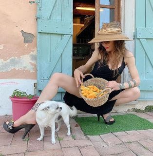 Naike Rivelli feet photo 1