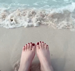 Naimal Khawar feet photo 1