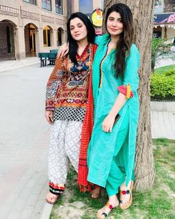 Najeeba Faiz feet photo 3