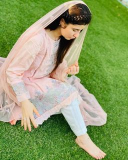 Najeeba Faiz feet photo 11
