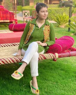 Najeeba Faiz feet photo 16