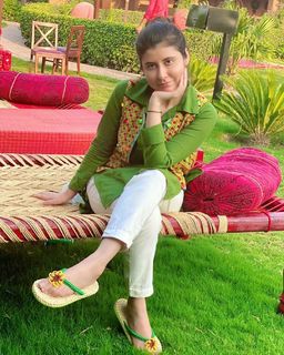 Najeeba Faiz feet photo 15