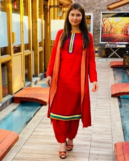 Najeeba Faiz feet photo 12