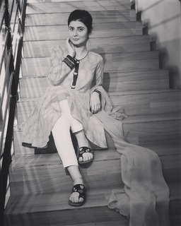 Najeeba Faiz feet photo 18