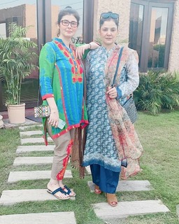 Najeeba Faiz feet photo 16