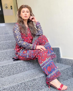 Najeeba Faiz feet photo 5