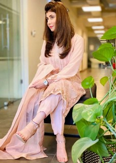 Najeeba Faiz feet photo 11