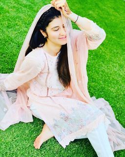 Najeeba Faiz feet photo 6