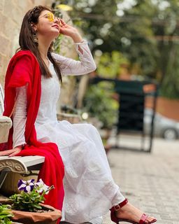 Najeeba Faiz feet photo 2